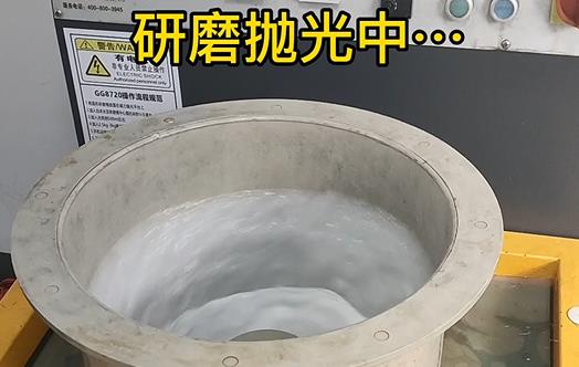 正在鋅合金玩具車外殼清洗去毛刺 正在鋅合金玩具車外殼清洗去毛刺